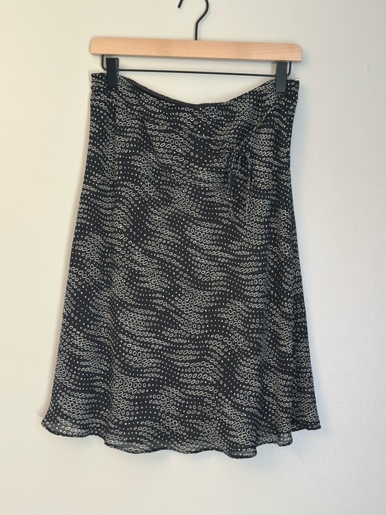 Requirements Dresses & Skirts - 90s Y2K Requirements Black & White Wave-Dot A-Line Skirt #classic #chic